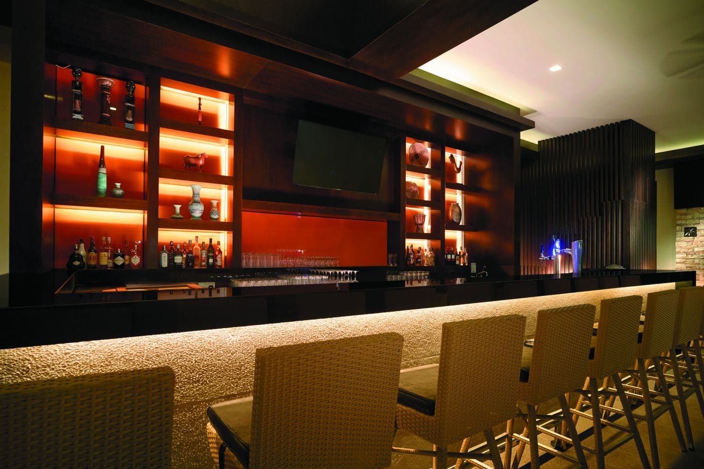 Dining & Bars