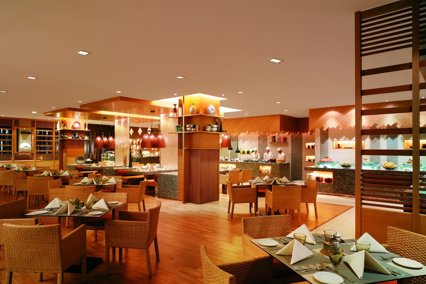 Dining & Bars