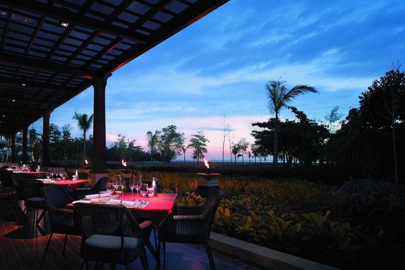 Dining & Bars