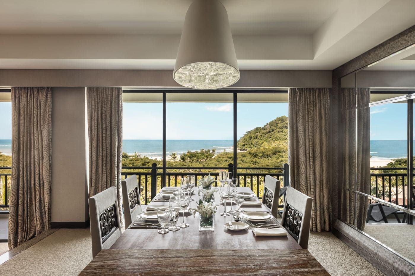 Rooms & Suites