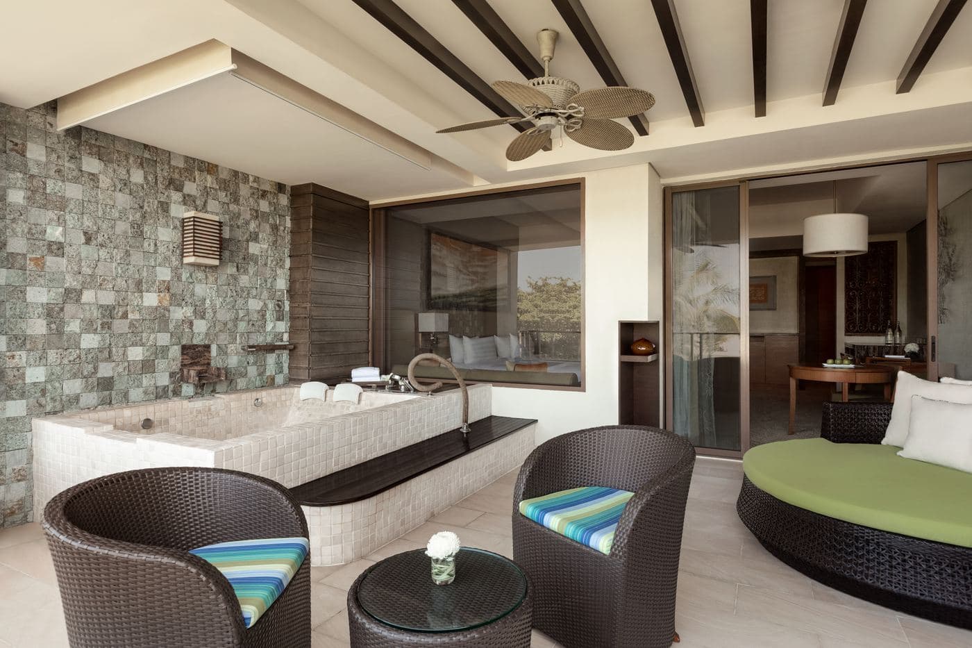 Rooms & Suites