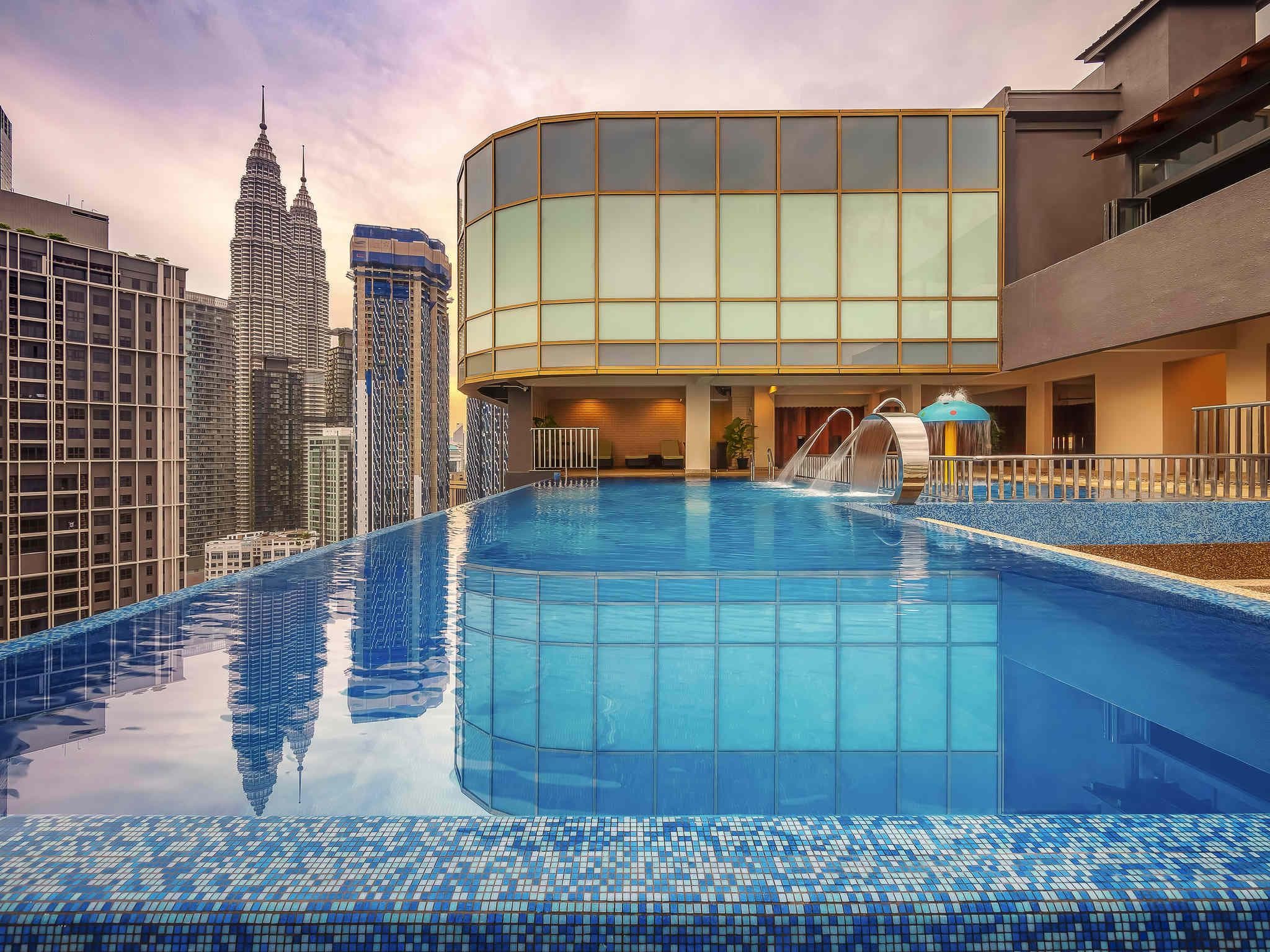 STOPOVER IN KUALA LUMPUR