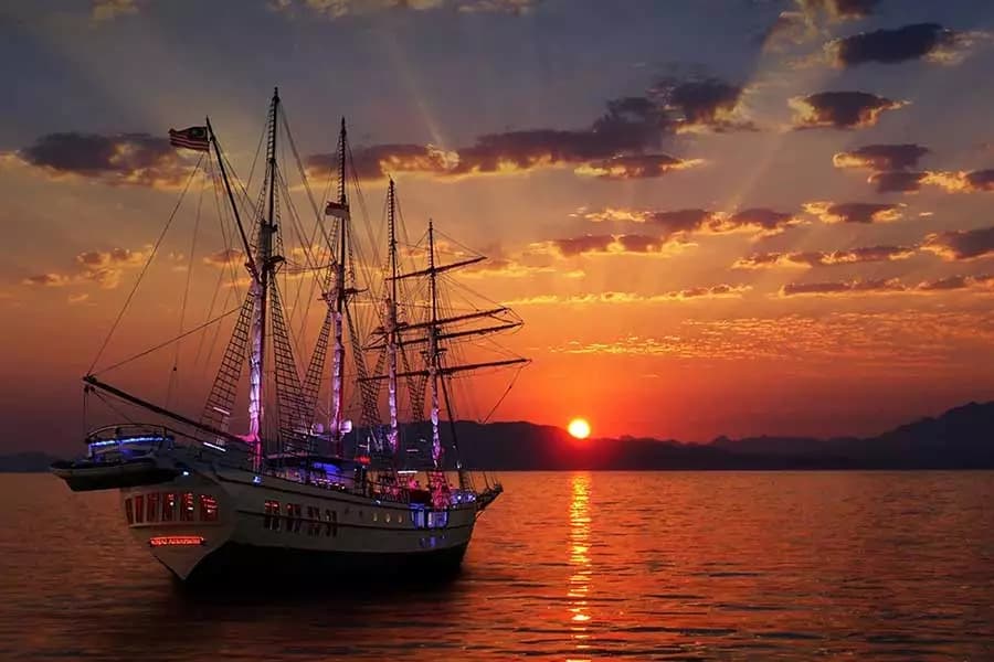 Singapore's City Lights & Sunset Dinner Cruise Royal Albatross