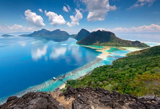 best things to do in Malaysia-Semporna’s Bohey Dulang Island